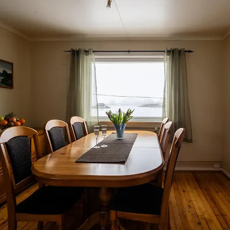 With Seaview Apartman Gjesvær