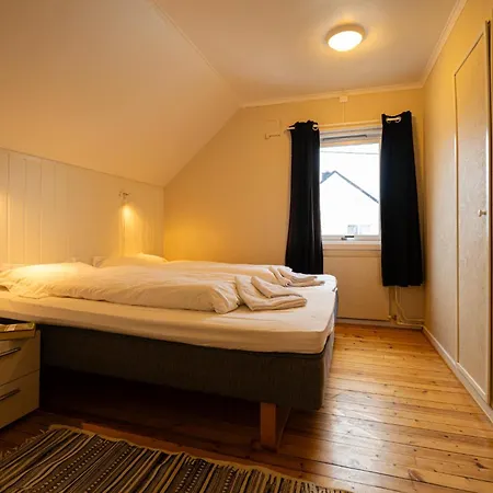 With Seaview Apartman Gjesvær